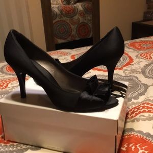 Black peep toe pumps